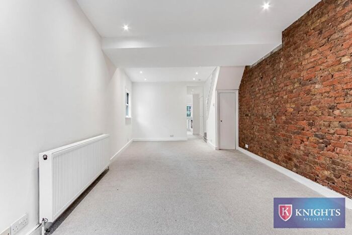 3 Bedroom End Of Terrace House For Sale In Gordon Road, Enfield, EN2