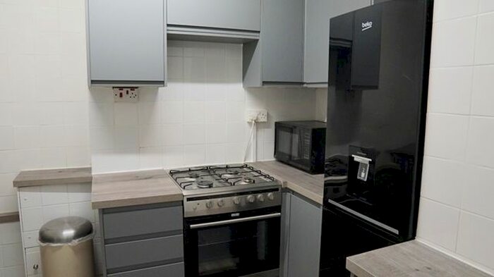 3 Bedroom Flat To Rent In Phipps Bridge Road, Mitcham, Surrey, CR4