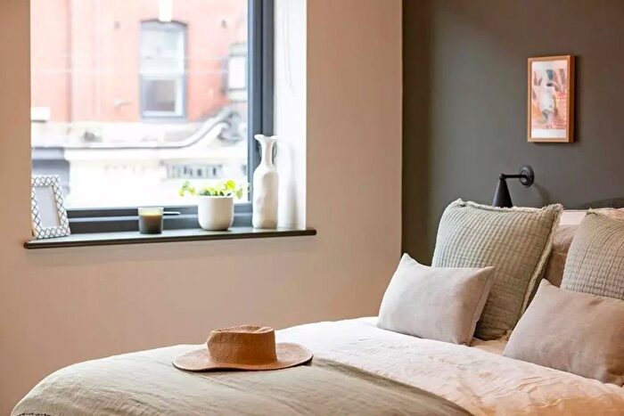 Studio To Rent In West Street, Sheffield, S1