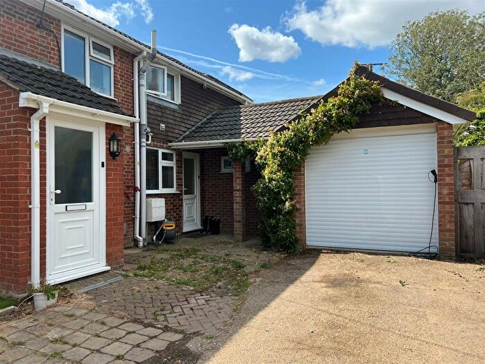 3 Bedroom Semi-Detached House For Sale In New Town Street, Canterbury, CT4