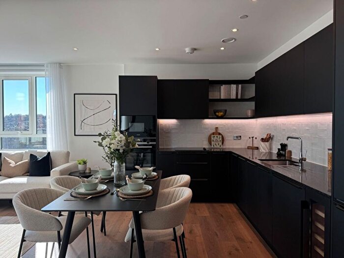 3 Bedroom Flat For Sale In Lombard Square, Plumstead, SE28