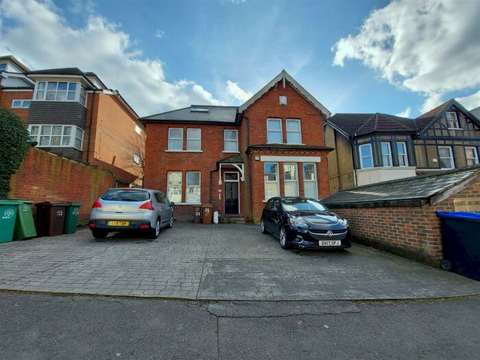 Apartment To Rent In Cedar Road, Sutton, SM2