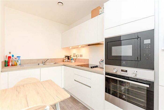 1 Bedroom Flat For Sale In Corys Road, Rochester, Kent, ME1