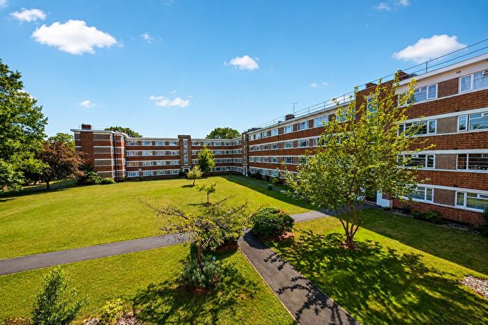 2 Bedroom Flat For Sale In New Park Road, London, SW2