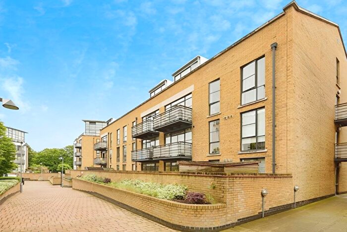 2 Bedroom Flat For Sale In Town Meadow, Brentford, TW8
