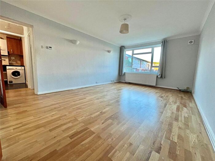 1 Bedroom Apartment To Rent In Parkdale, Bounds Green Road, London, N11
