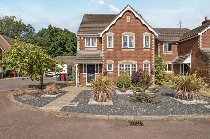 5 Bedroom Detached House For Sale In Manor Park Close, Tilehurst, Reading, RG30