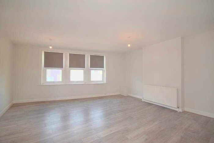 3 Bedroom Apartment To Rent In Rushey Green, Catford, SE6