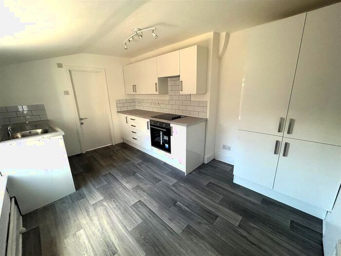 2 Bedroom Flat To Rent In Homesdale Road, Bromley, BR2