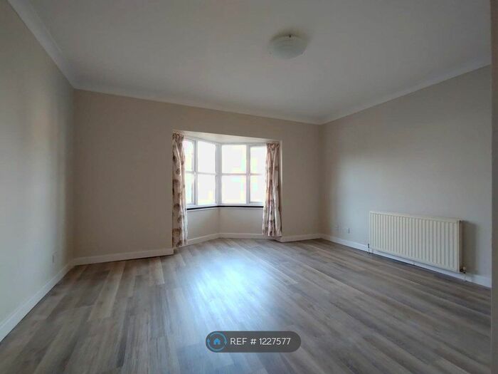 2 Bedroom Flat To Rent In Halley Gardens, Lewisham, SE13