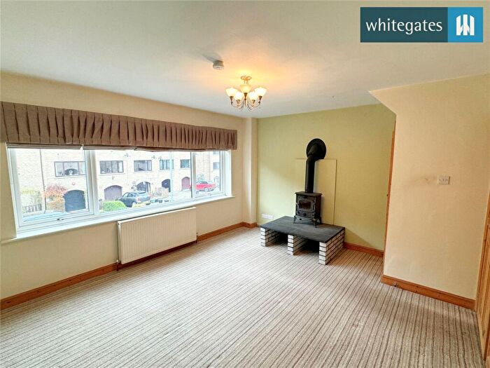 3 Bedroom End Of Terrace House For Sale In Hebble Vale Drive, Wheatley, Halifax, HX2