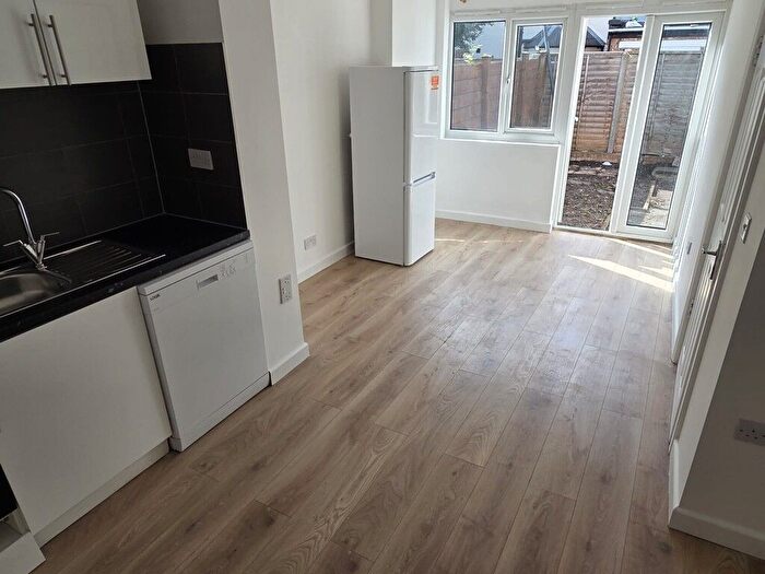 1 Bedroom Terraced House To Rent In Leith Road, London, N22