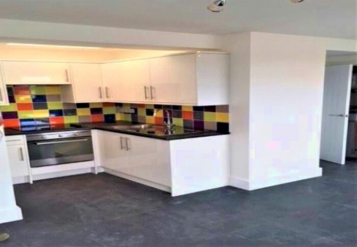 2 Bedroom Flat To Rent In Old Church Road, Chingford, London, E4