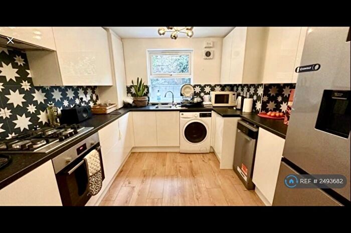 4 Bedroom Flat To Rent In Kyverdale, London, N16