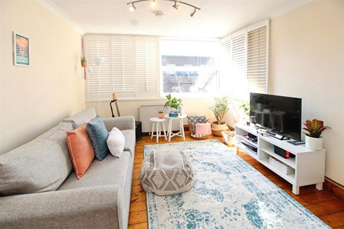 1 Bedroom Flat To Rent In Baliol Chambers, Hollow Lane, Hitchin, SG4