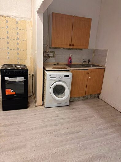 Studio To Rent In Alma Street, Luton, Bedfordshire, LU1