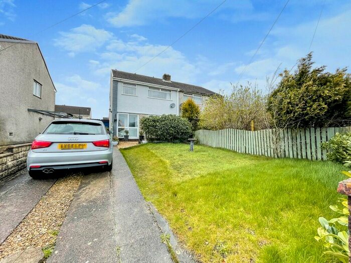 3 Bedroom Semi-Detached House For Sale In Hadrians Close, Gelligaer, Hengoed, CF82