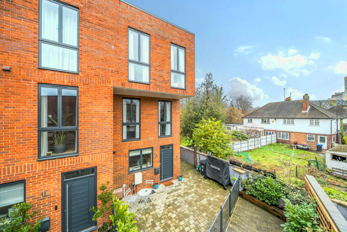 4 Bedroom End Of Terrace House To Rent In Canalside Mews, Woking, Surrey, GU21