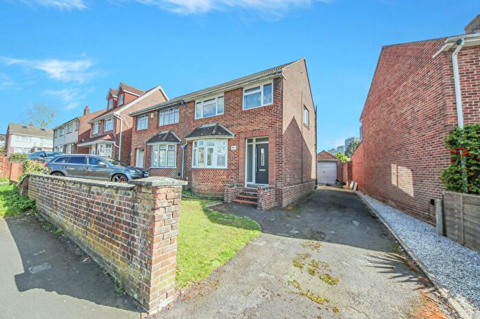 3 Bedroom Semi-Detached House For Sale In Weston Lane, Weston, SO19