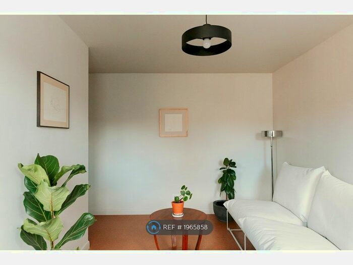 2 Bedroom Flat To Rent In Clarkson House, Bath, BA1