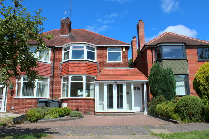 3 Bedroom Semi-Detached House To Rent In Glyn Farm Road, Quinton, B32