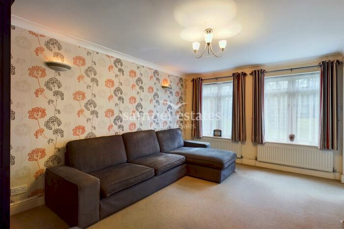 2 Bedroom Flat To Rent In Worcester Road, Sutton, SM2