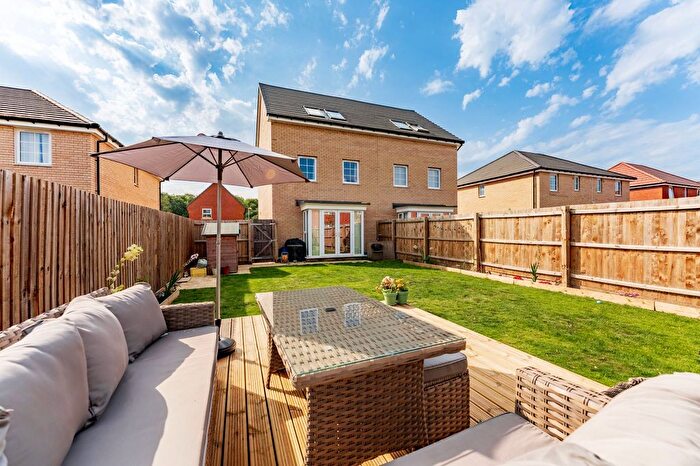 4 Bedroom Semi-Detached House For Sale In Metcalf Road, Rackheath, NR13