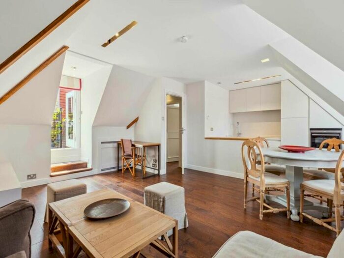 2 Bedroom Flat To Rent In Mulberry Walk, Chelsea, London, SW3