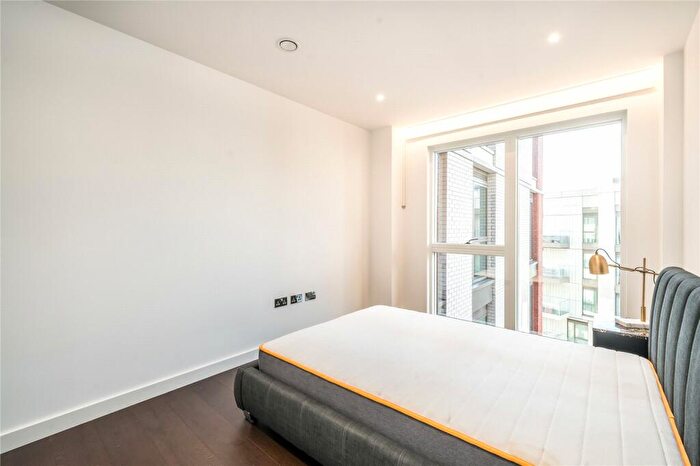 2 Bedroom Apartment To Rent In Malthouse Road, London, SW11