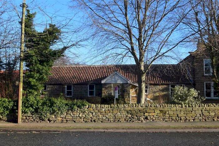 2 Bedroom Semi-Detached Bungalow To Rent In Scalby Road, Scalby Village, YO13