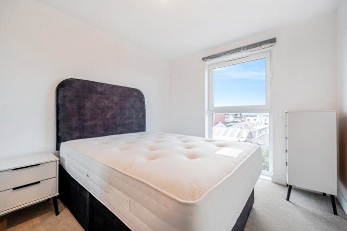 3 Bedroom Flat To Rent In Kilpatrick Grove, Edinburgh, EH6