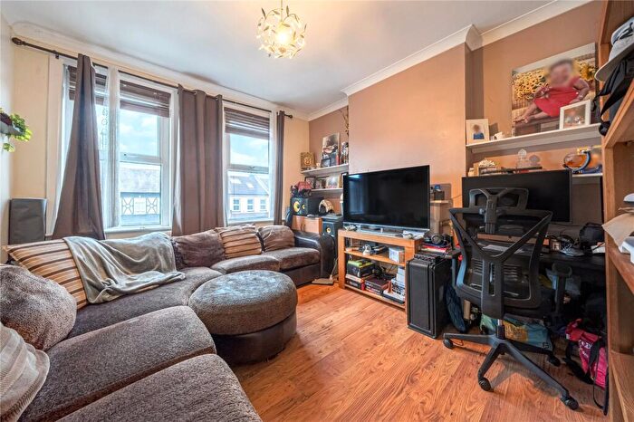 2 Bedroom Apartment For Sale In Portland Road, London, SE25