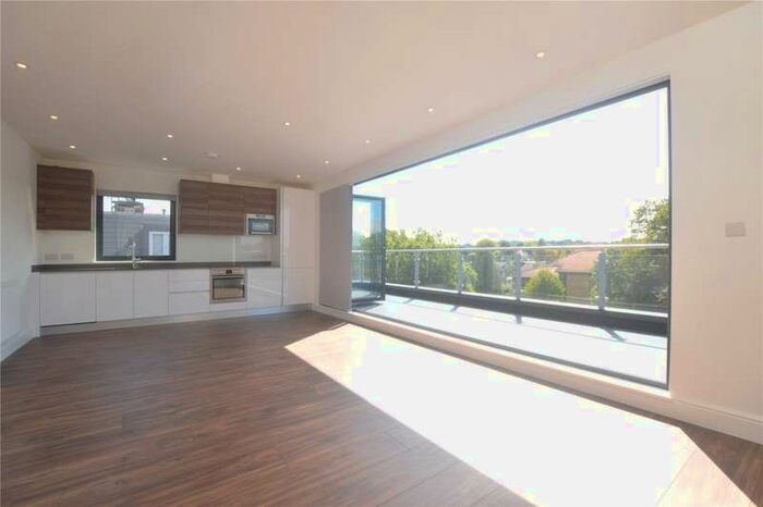 2 Bedroom Apartment To Rent In Embassy Court, Bounds Green Road, Bound Green, London, N11