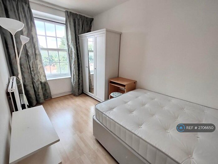 3 Bedroom Flat To Rent In Walker House, London, NW1
