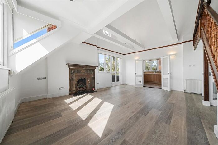 3 Bedroom Flat To Rent In Netherhall Gardens, Hampstead, NW3