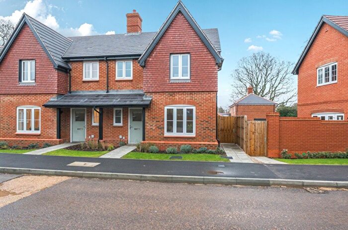 3 Bedroom End Terrace House To Rent In Knightwood Chase, Fordingbridge, Hampshire, SP6