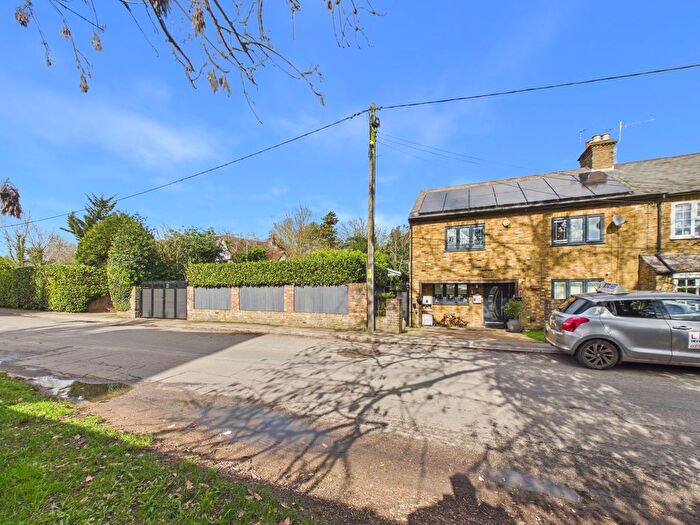 4 Bedroom End Terrace House For Sale In Norwood Lane, Iver, Buckinghamshire, SL0