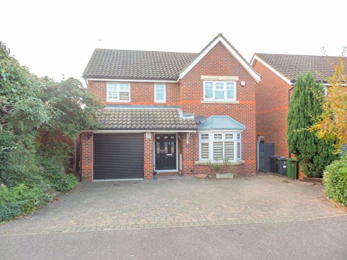 4 Bedroom Detached House To Rent In Swallow Close, Rayleigh, Essex, SS6