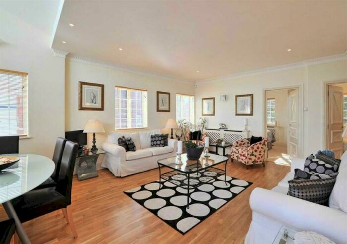 2 Bedroom Flat To Rent In The Mount, Hampstead, NW3
