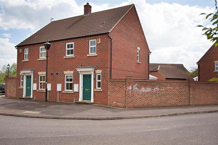 3 Bedroom Property To Rent In Spruce Road, Aylesbury, HP19