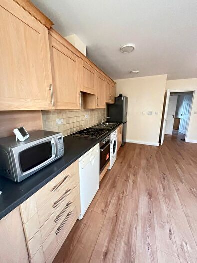 2 Bedroom Flat To Rent In , Peckham Road, Peckham, Southwark, Bermondsey, London, SE15