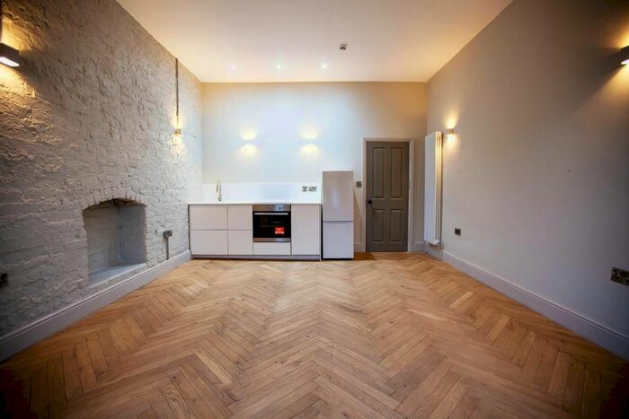 2 Bedroom Flat To Rent In Albert Road, Stockport, M19