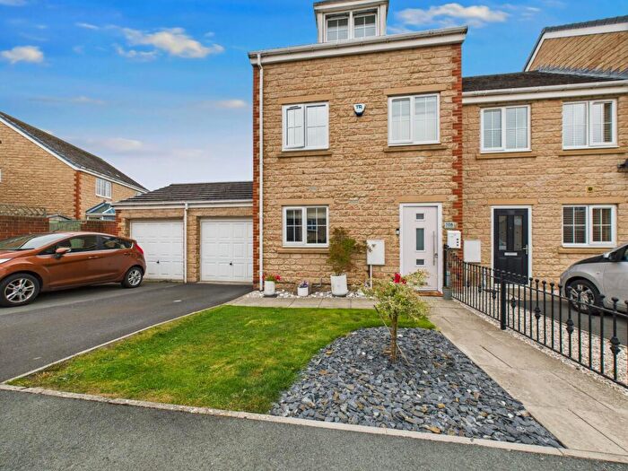 3 Bedroom Town House For Sale In Dorset Crescent, Consett, Durham, DH8