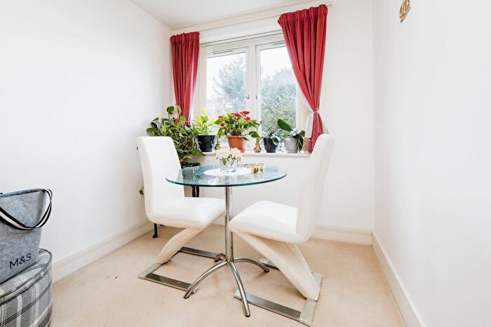1 Bedroom Flat For Sale In Devereux Court, - Snakes Lane West, Woodford Green, Essex, IG8
