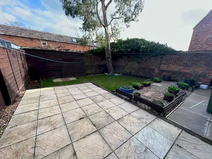 3 Bedroom End Of Terrace House To Rent In Crosse Courts, Basildon, SS15