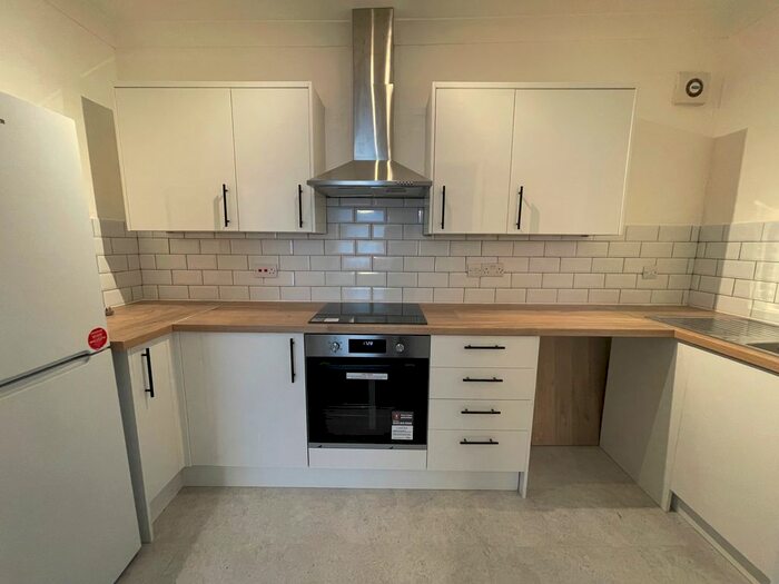 2 Bedroom Flat To Rent In Compton Street, Eastbourne, BN21