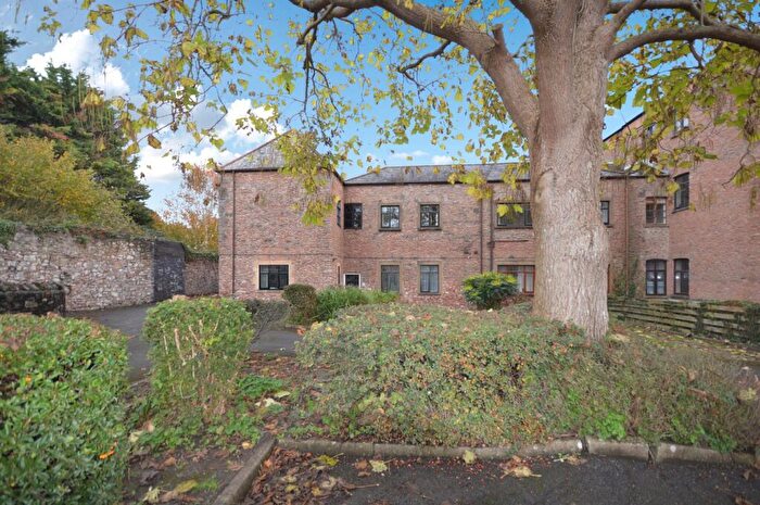 2 Bedroom Apartment For Sale In West Street, Axbridge, BS26