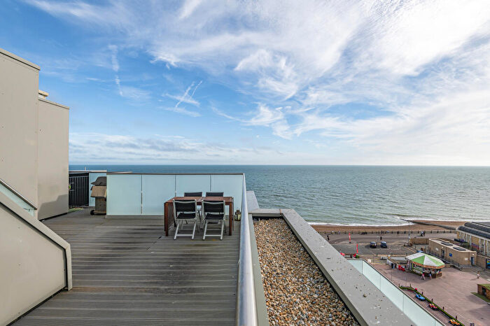 3 Bedroom Flat For Sale In Kingsway, Hove, BN3