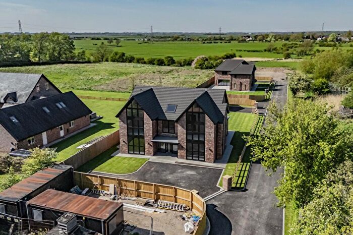 5 Bedroom Detached House For Sale In Elmbank Drive, Hall Lane, PR4