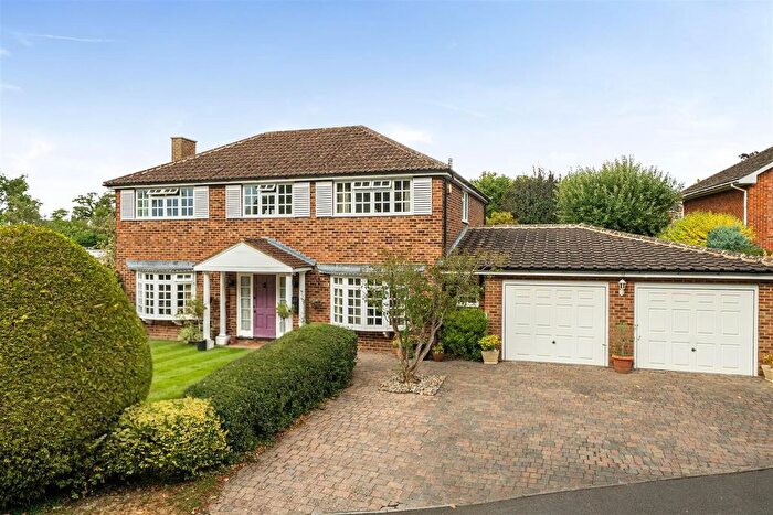 4 Bedroom Detached House For Sale In Martins Drive Wokingham, Berkshire, RG41